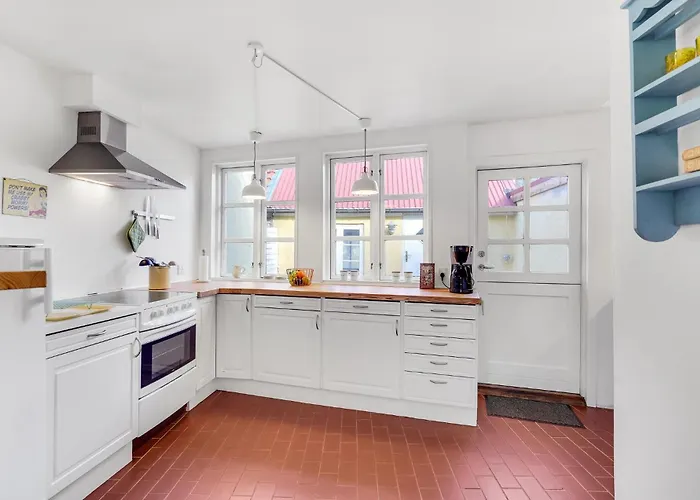 Awesome In With Kitchen بيت للعطل Rudkøbing